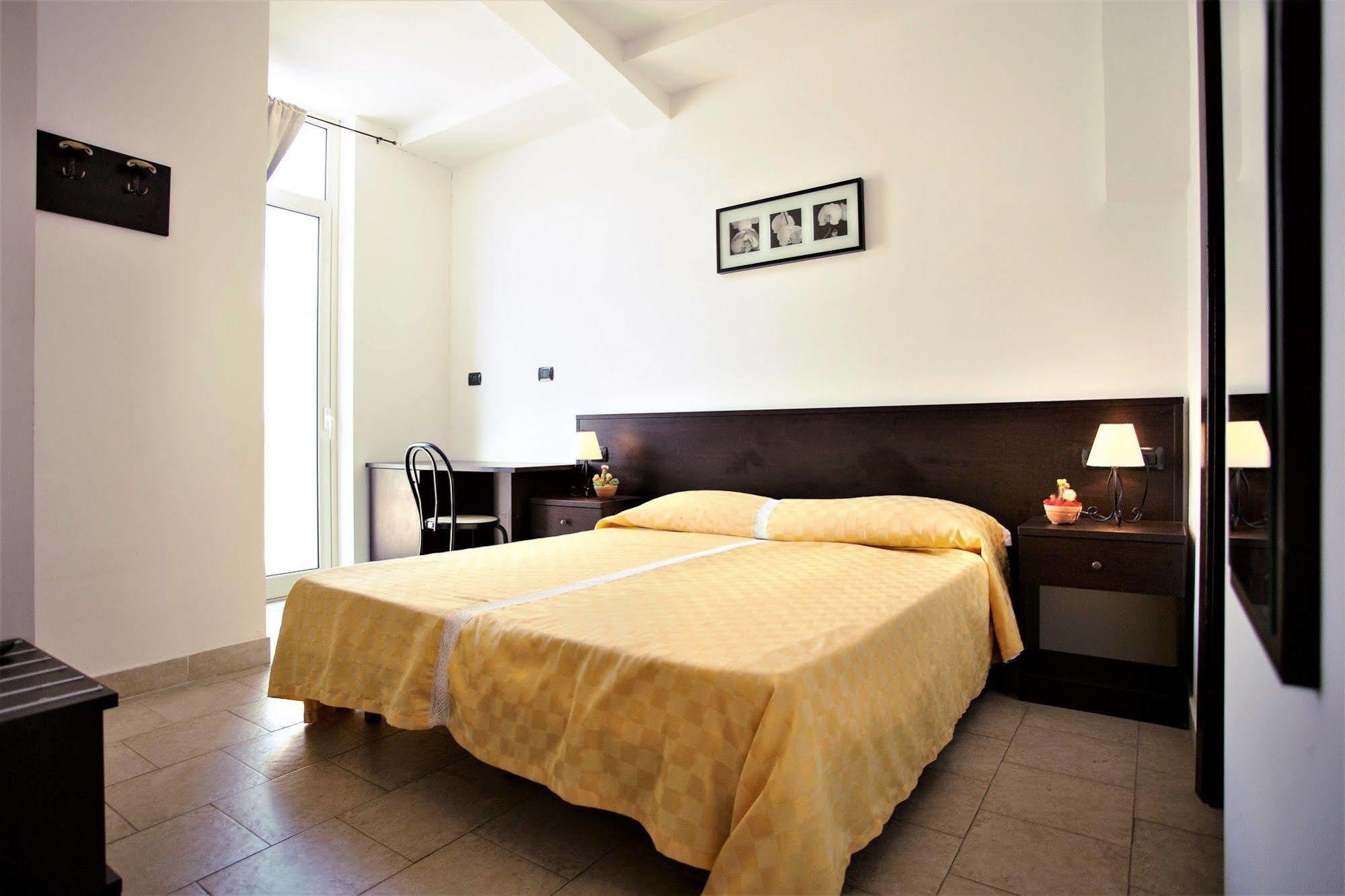 Hotel Marabel Sant'Alessio Siculo Exterior photo